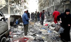 مظاهرات في إدلب تضامناً مع حلب وسط إلغاء صلاة الجمعة في المساجد